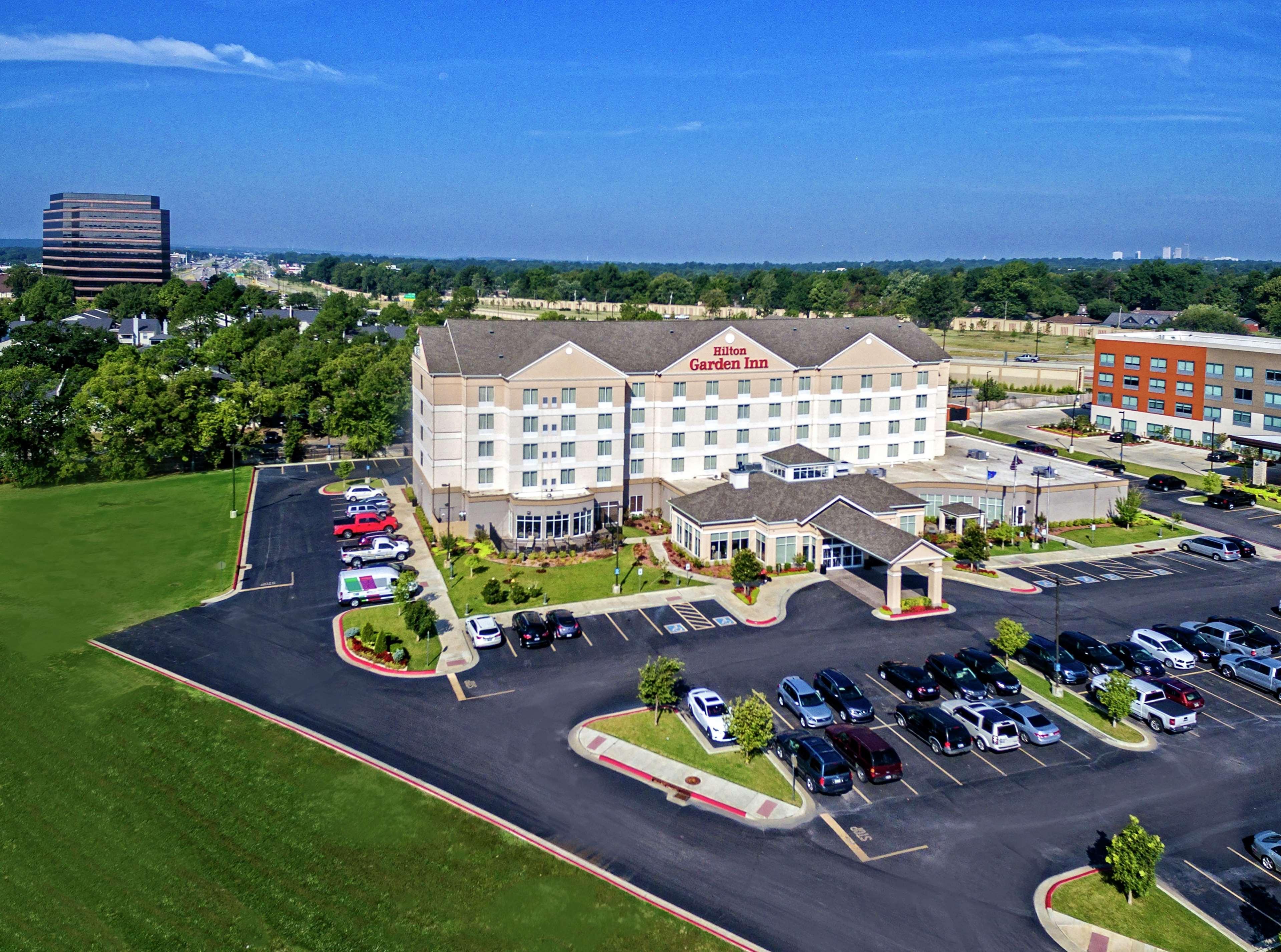 Hilton Garden Inn Midtown Tulsa Exterior foto